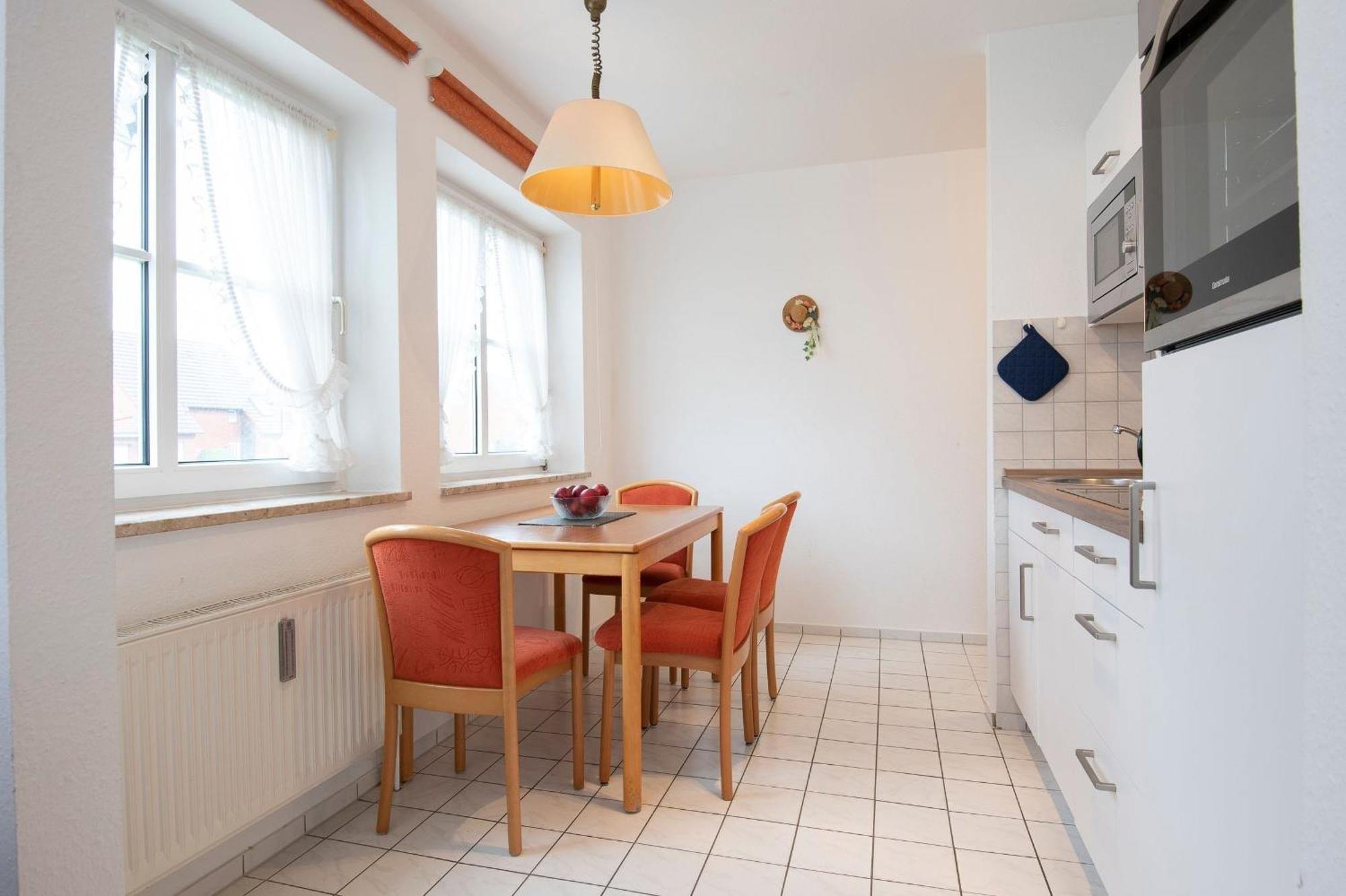 Ferienwohnung Ostseebutt Mit Terrasse Im Kaiserhof 2 ケレンフーゼン エクステリア 写真
